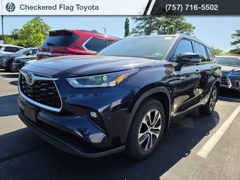 Used 2021 Toyota Highlander XLE AWD/4WD image 1