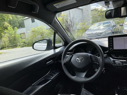 Used 2019 Toyota C-HR LE FWD image 13