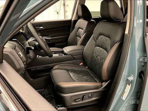 New 2026 Nissan Pathfinder Platinum AWD/4WD image 10