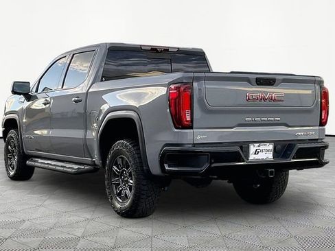 Used 2023 Chevrolet Suburban Premier image 4