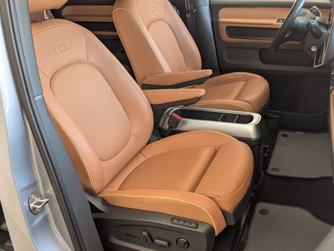 Used 2025 Volkswagen ID. Buzz 1st Edition RWD image 25