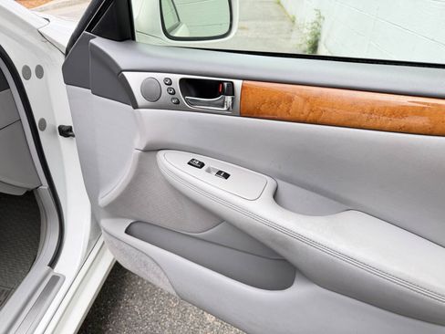 Used 2005 Lexus ES 330 FWD image 24