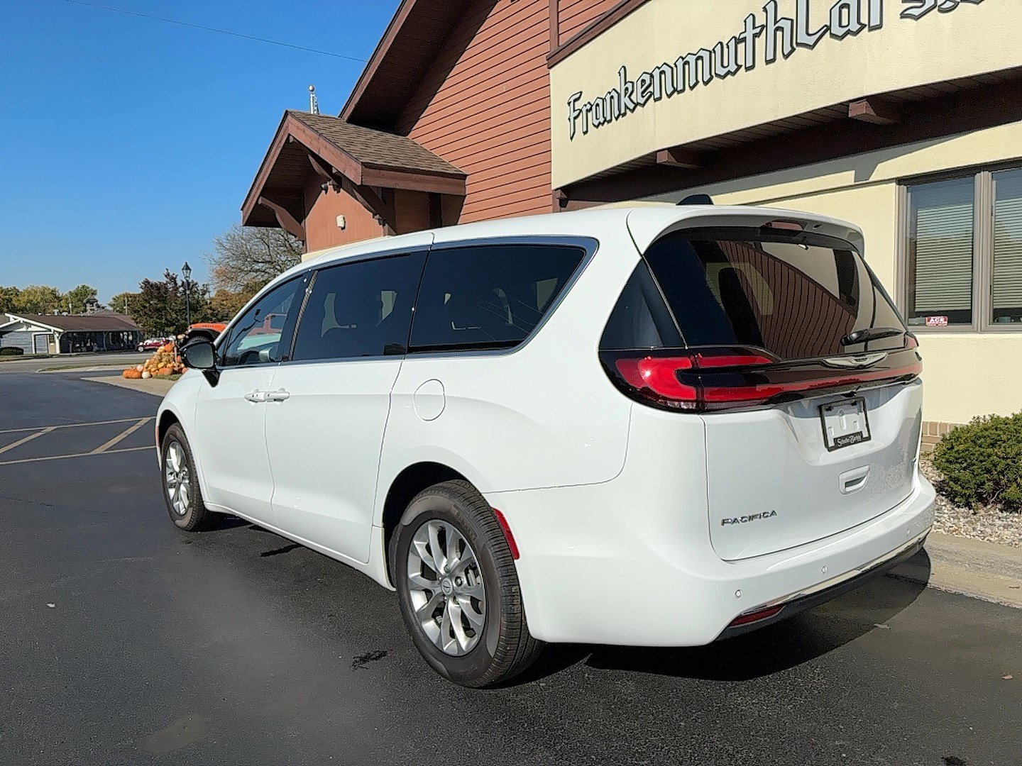 New 2026 Chrysler Pacifica Select AWD/4WD image 17