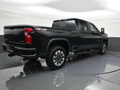 Used 2021 Chevrolet Silverado 2500 Custom w/ Custom Value Package AWD/4WD image 5
