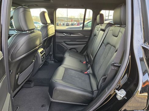 New 2025 Jeep Grand Cherokee Altitude image 27