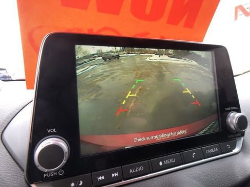 Certified 2023 Nissan Sentra SV image 17