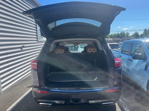 Used 2018 Buick Enclave Essence AWD/4WD image 6