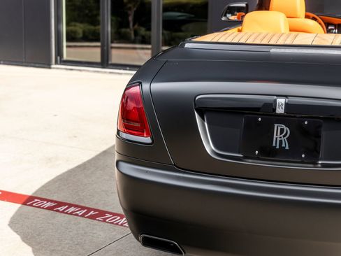 Used 2016 Rolls-Royce Dawn RWD image 13