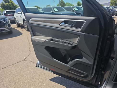 Used 2022 Volkswagen Atlas SEL image 13