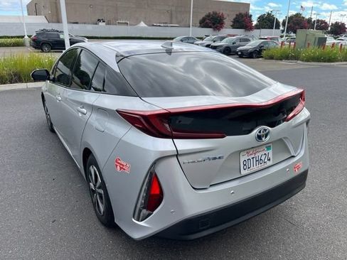 Used 2017 Toyota Prius Prime Advanced w/ Carpet Mat Package FWD image 7