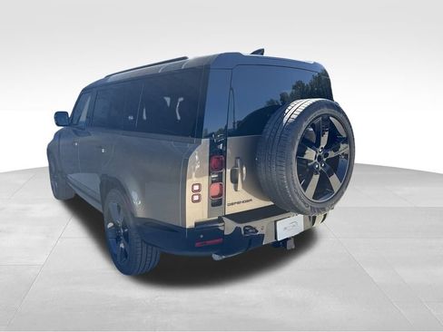 New 2024 Land Rover Defender 130 X-Dynamic SE image 20