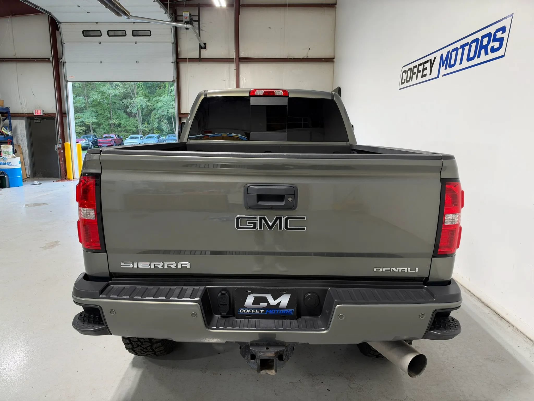 Used 2017 GMC Sierra 2500 Denali w/ Duramax Plus Package AWD/4WD image 5
