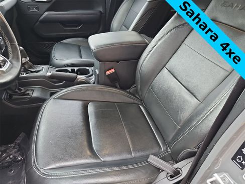 Used 2022 Jeep Wrangler Unlimited Sahara w/ Cold Weather Group image 15