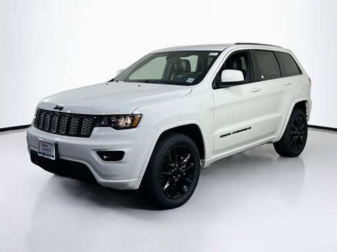 Used 2022 Jeep Grand Cherokee Laredo X image 1