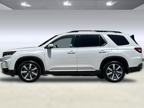 Used 2025 Honda Pilot Touring image 2