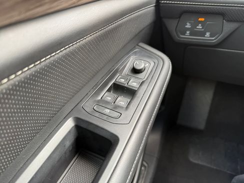 Used 2025 Volkswagen Atlas SEL image 17