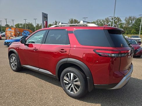 New 2025 Nissan Pathfinder SL image 5