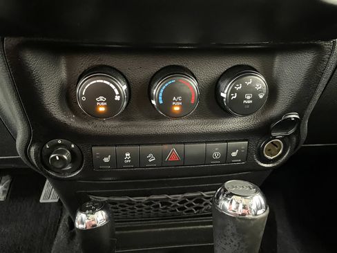 Used 2016 Jeep Wrangler Unlimited Sahara AWD/4WD image 27