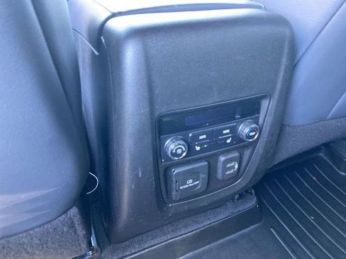 Used 2022 Buick Enclave Premium image 17