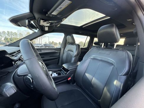 Used 2023 Jeep Grand Cherokee L Overland image 28