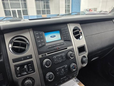 Used 2017 Ford Expedition XLT image 12