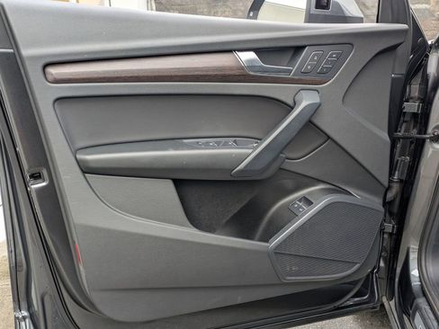 Used 2023 Audi Q5 e Premium w/ Convenience Package image 16