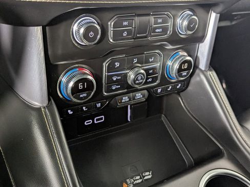 Used 2024 GMC Yukon SLT image 19