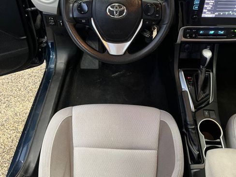 Used 2018 Toyota Corolla LE image 17
