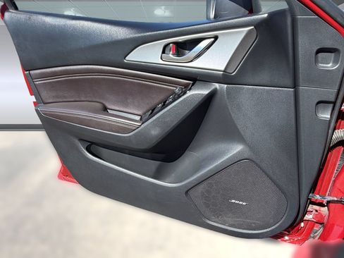 Used 2018 MAZDA MAZDA3 Touring FWD image 12