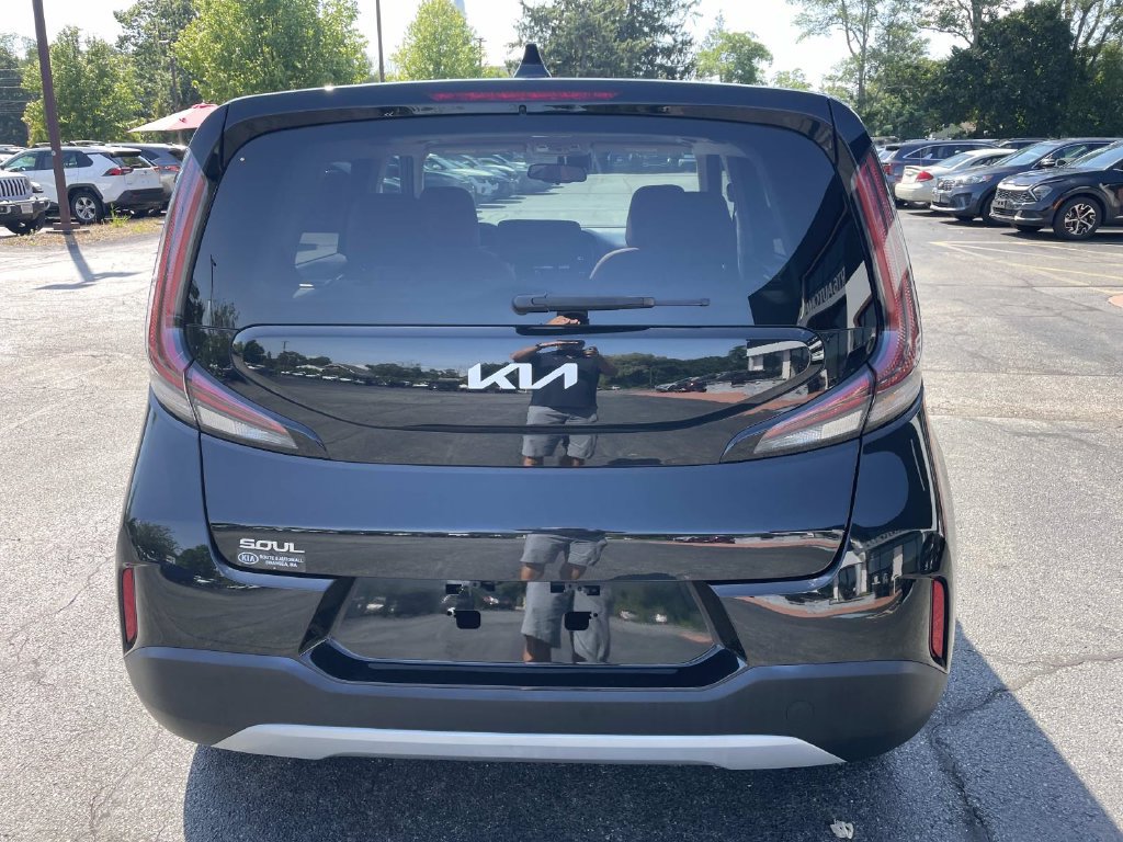 Used 2024 Kia Soul EX w/ Option Group 015 FWD image 4