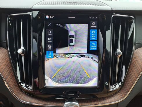 Used 2025 Volvo XC60 B5 Ultra AWD/4WD image 12