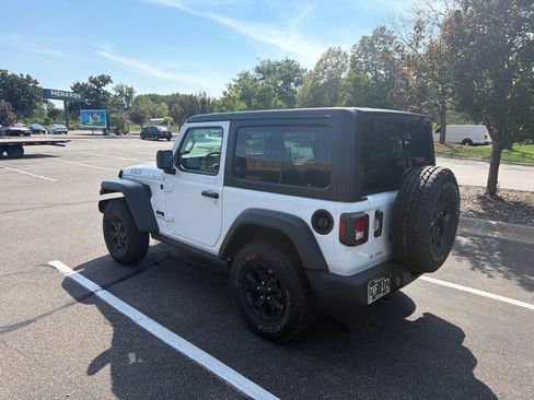 Used 2022 Jeep Wrangler Sport AWD/4WD image 3