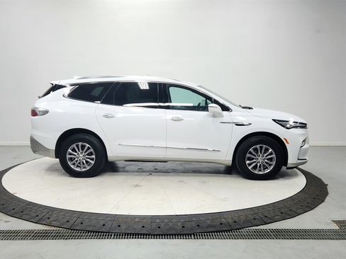 Used 2024 Buick Enclave Premium image 8