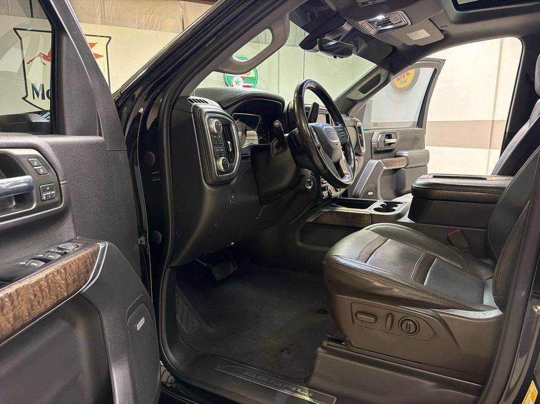 Used 2020 GMC Sierra 3500 Denali w/ Denali Ultimate Package AWD/4WD image 26
