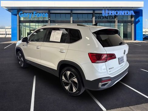 Used 2024 Volkswagen Taos SE AWD/4WD image 3