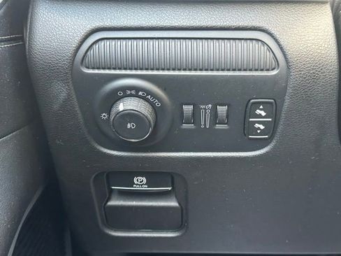 Used 2024 Jeep Wagoneer L Series II w/ Premium Group I image 19