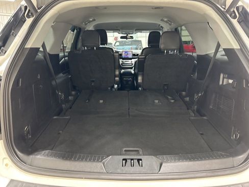 Used 2022 Ford Explorer XLT w/ Equipment Group 202A image 31
