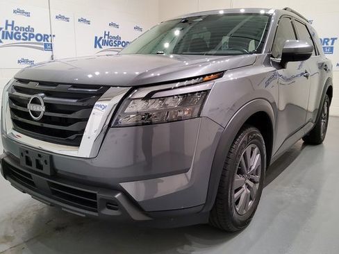 Used 2024 Nissan Pathfinder SV image 8