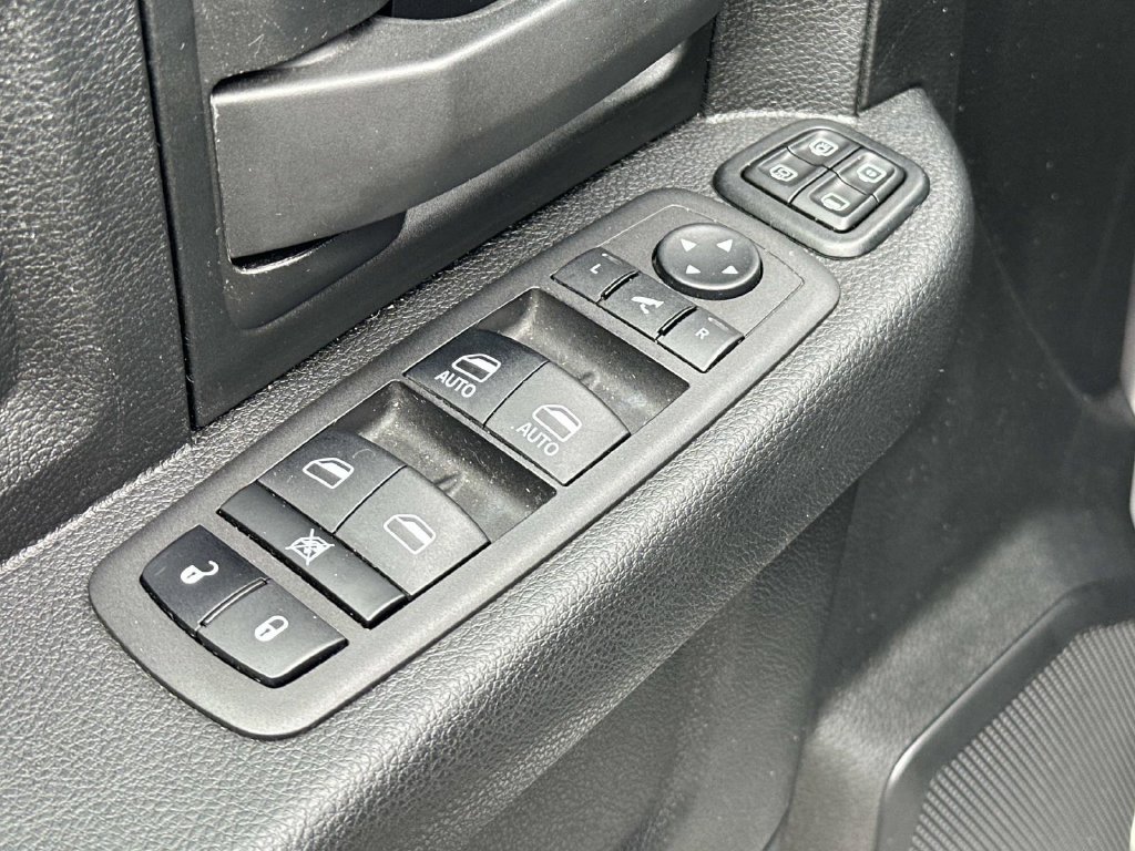 Used 2024 RAM 2500 Tradesman w/ Chrome Appearance Group AWD/4WD image 17