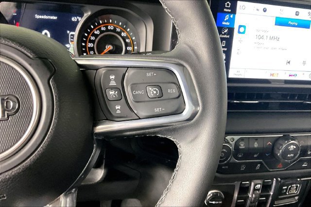 Used 2026 Jeep Wrangler Unlimited Sahara AWD/4WD image 11