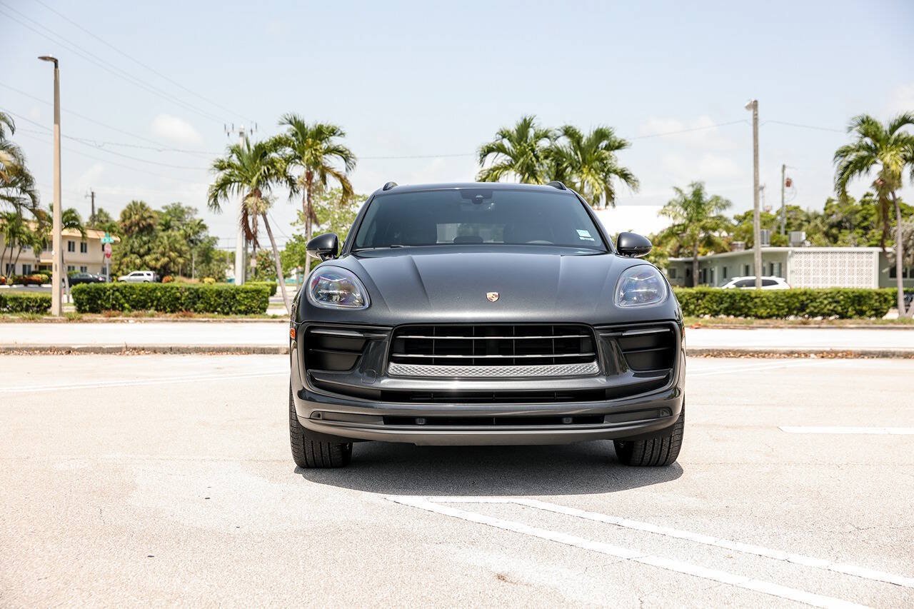 Used 2022 Porsche Macan AWD/4WD image 3