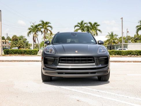 Used 2022 Porsche Macan AWD/4WD image 3