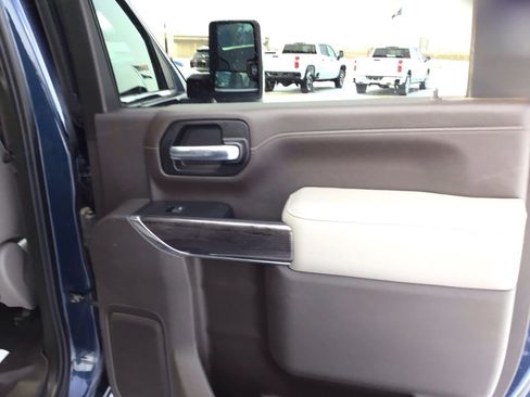 Used 2020 Chevrolet Silverado 2500 LTZ w/ LTZ Premium Package image 16