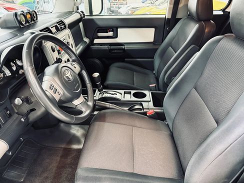 Used 2012 Toyota FJ Cruiser 2WD w/ Upgrade Pkg image 4