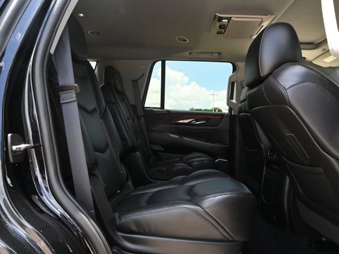 Used 2019 Cadillac Escalade Luxury RWD image 24
