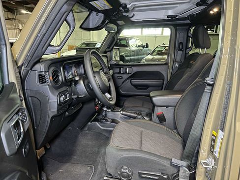 Used 2026 Jeep Gladiator Mojave AWD/4WD image 21