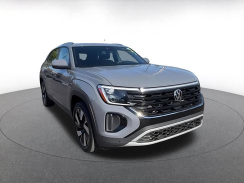 Used 2026 Volkswagen Atlas Cross Sport SE FWD image 3