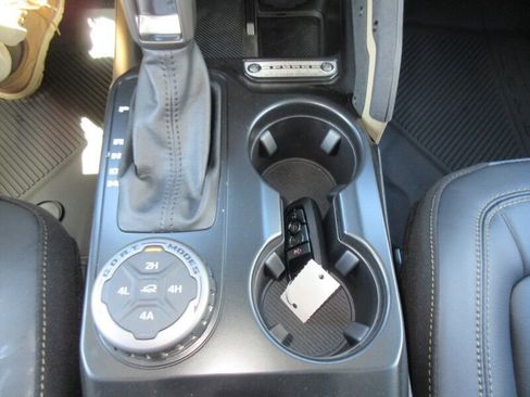 New 2025 Ford Bronco Badlands image 30