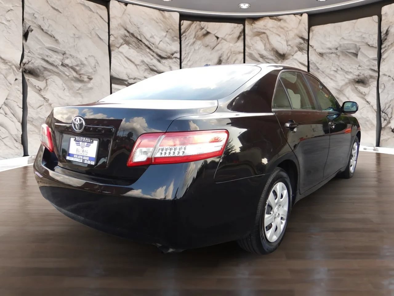 Used 2010 Toyota Camry LE FWD image 6