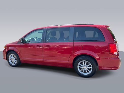 Used 2016 Dodge Grand Caravan SXT w/ Rear Park Assist Package FWD image 5